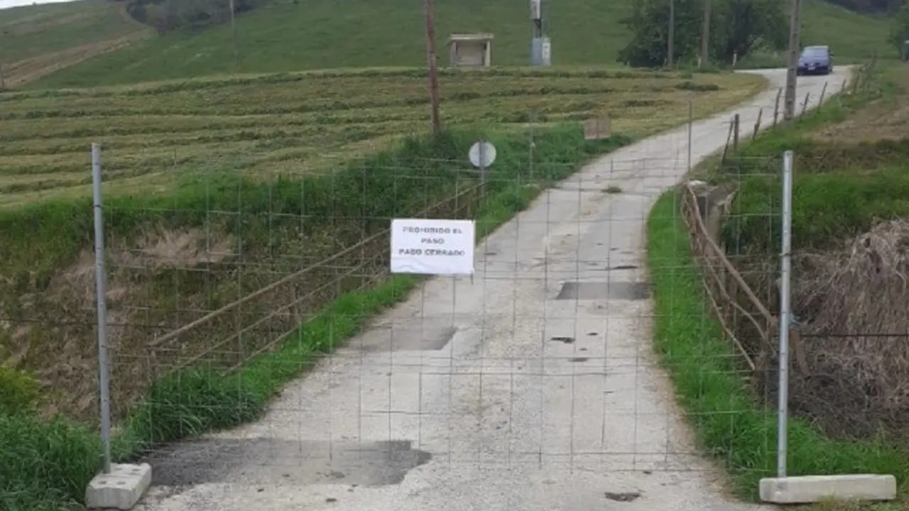 Puente cerrado en Val de San Vicente