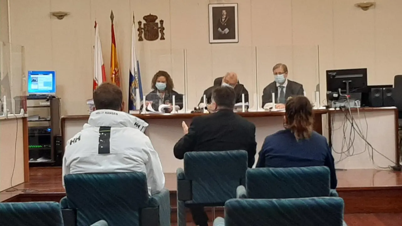 Presunto cabecilla de una organización dedicada a la explotación sexual de mujeres extranjeras, en el juicio contra él por la causa, en la que también están acusados sus hijos