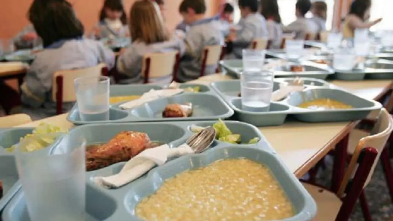 El servicio de comida a domicilio que ha establecido el Gobierno se mantiene en Semana Santa