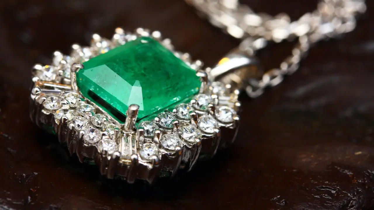 Las piedras de colores han pasado al primer plano por una sencilla raz&oacute;n: la oferta, demanda y escasez de las piedras