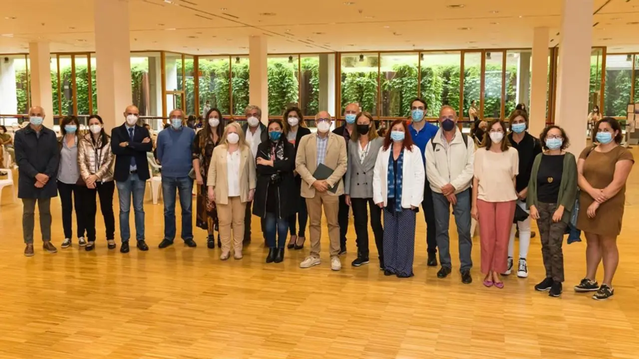 El consejero de Sanidad, Miguel Rodríguez, clausura la actividad del punto de vacunación masiva habilitado en el Palacio de Exposiciones