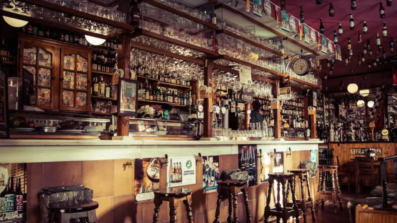 Los bares podrán servir en la barra a partir del jueves