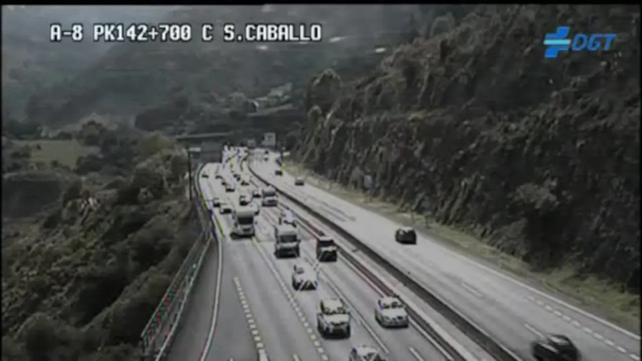 Tráfico denso en la A8