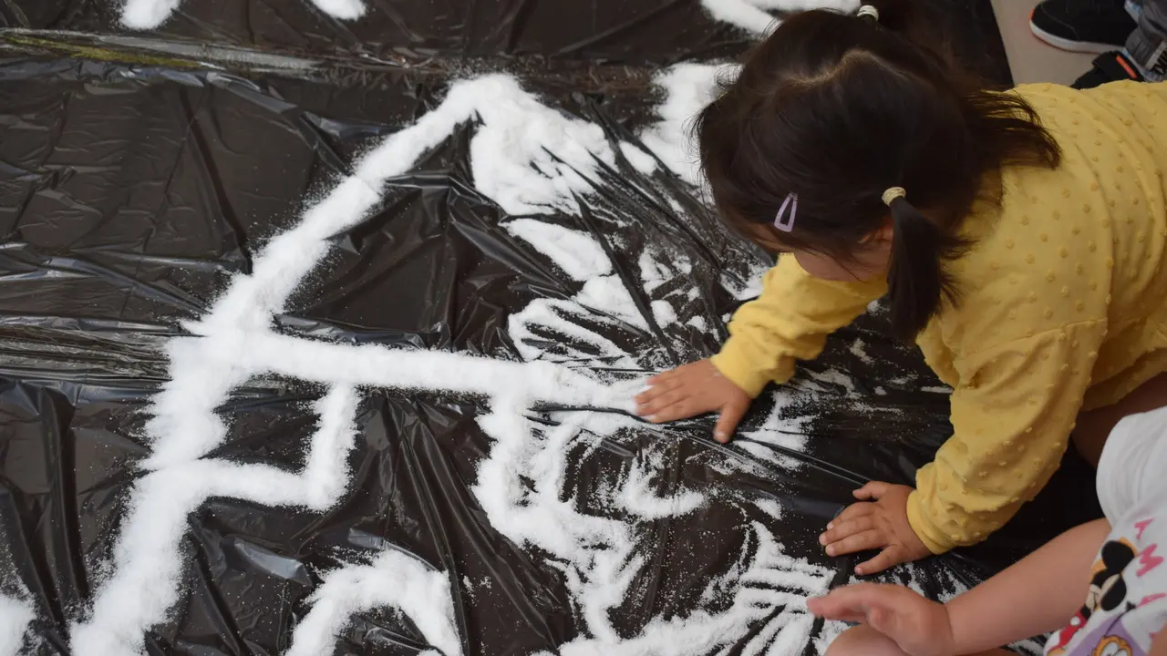 Ni&ntilde;a en una guarder&iacute;a