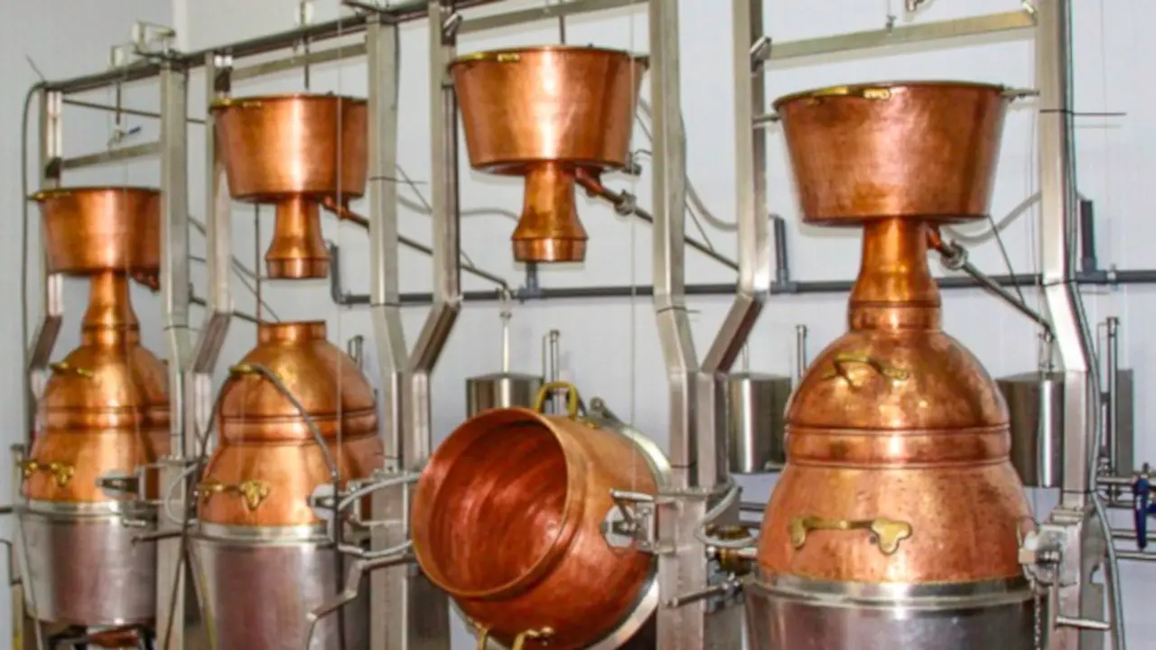 Alquitaras de orujo lebaniego