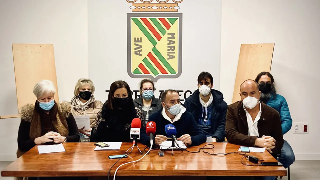 Rueda de prensa de representantes de la oposición y sindicatos sobre servicio de limpieza de dependencias municipales