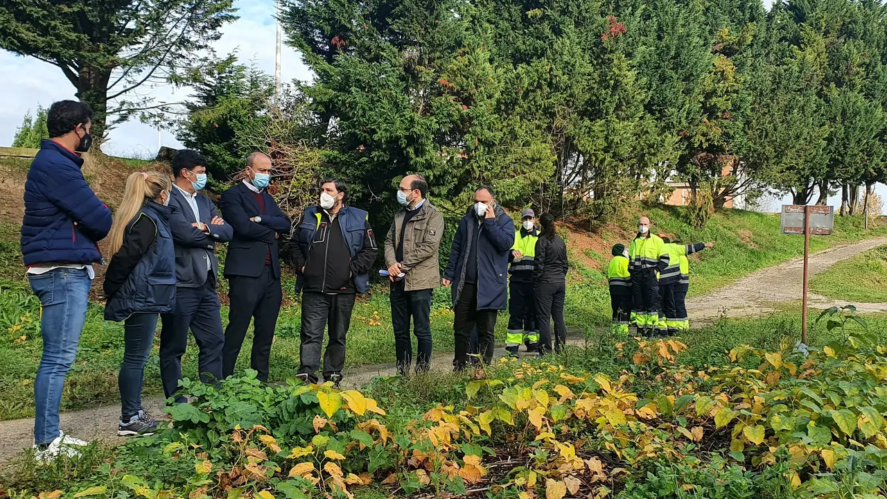 Visita de miembros de la Corporac&oacute;n al 'Patatal