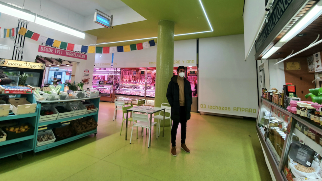 Nacho González en el Mercado de Abastos de Torrelavega