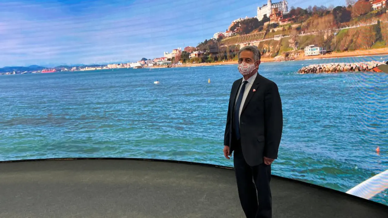 El presidente de Cantabria, Miguel Ángel Revilla, en el stand de Cantabria en Fitur