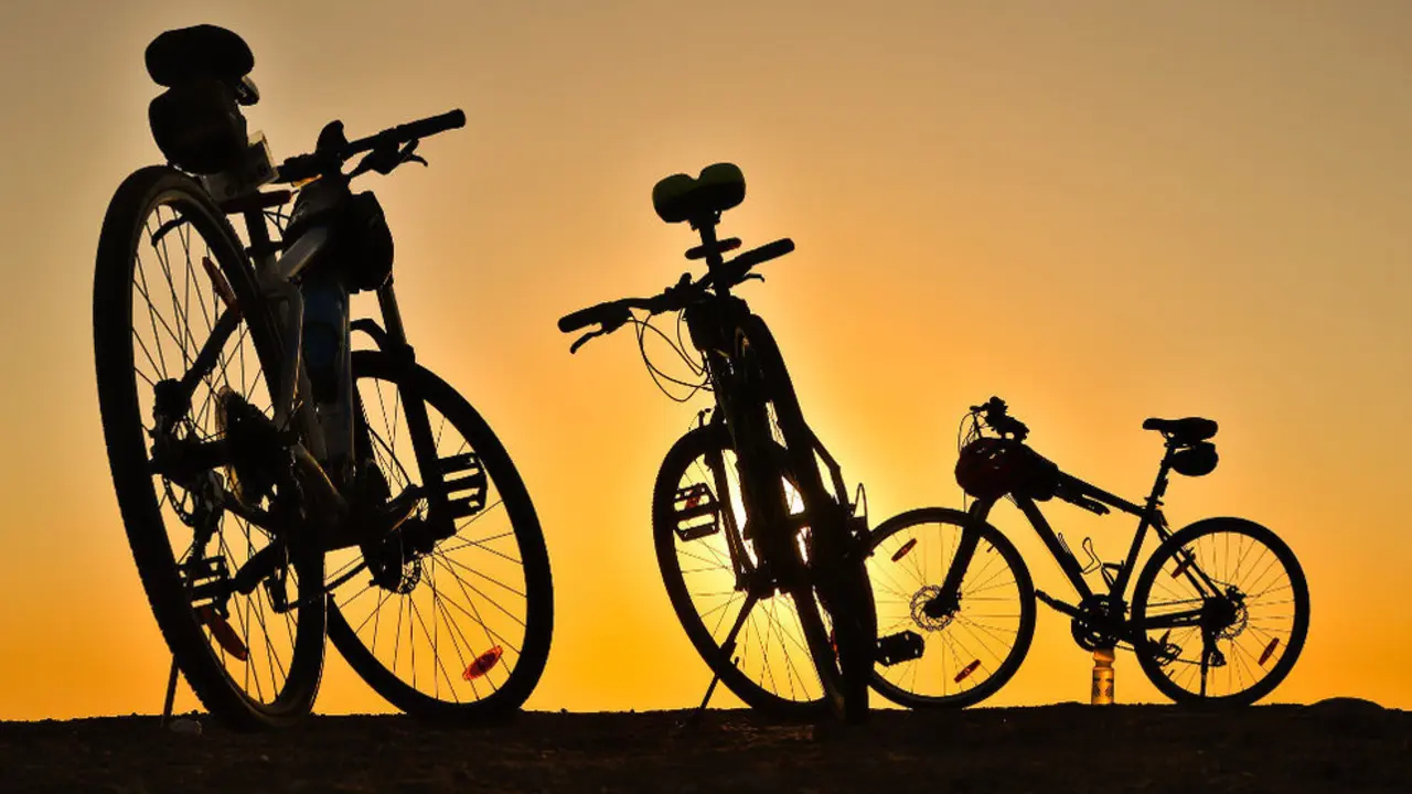 Los miembros de un club de Cantabria podrían completar la distancia del rally Dakar en bicicleta