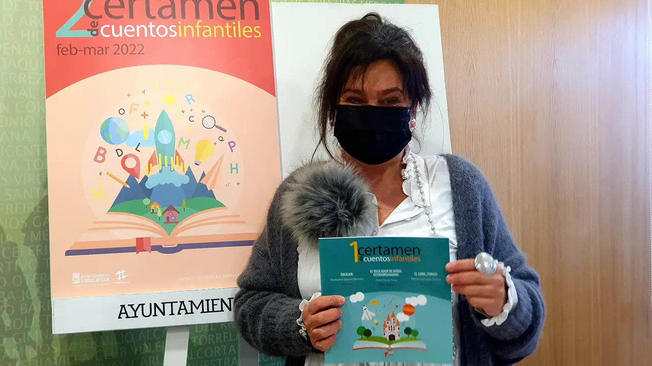La concejala de Cultura, Esther V&eacute;lez, presenta el II Certamen de Cuentos Infantiles
