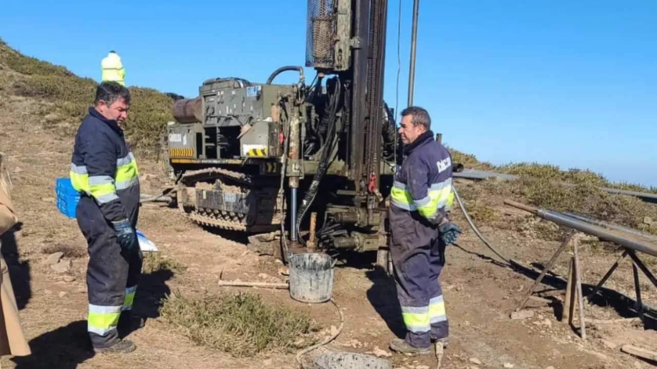 Trabajos de sondeo para el parque eólico de El Escudo | Foto- Vecinos de Molledo