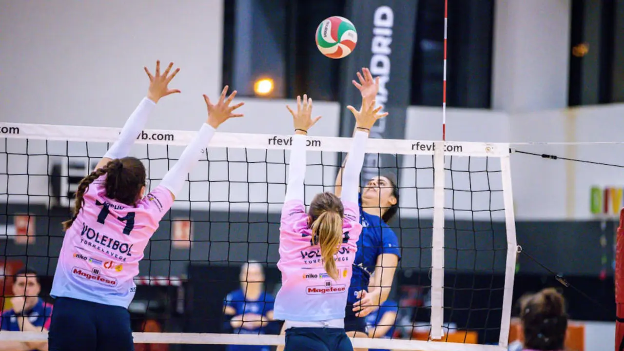 Un instante del encuentro entre el Madrid Chamberí y el CV Torrelavega