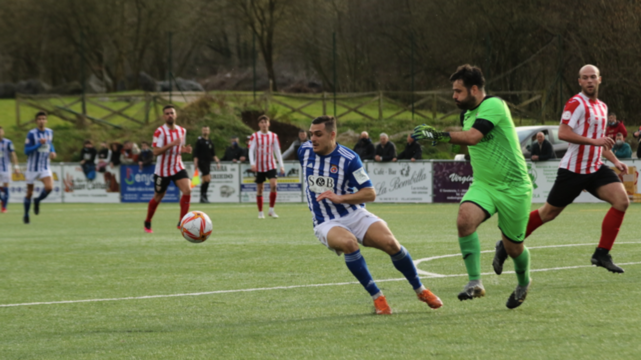 Uno de los encuentros del conjunto blanquiazul