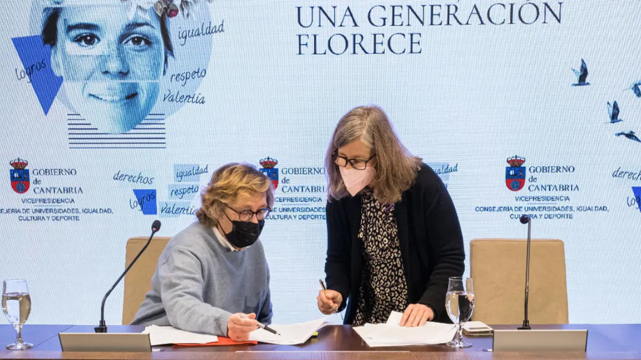 La directora general de Igualdad y Mujer, Consuelo Gutiérrez, y la directora general de Acción Cultural, Gema Agudo, presentan la campaña del 8 de marzo para el 2022