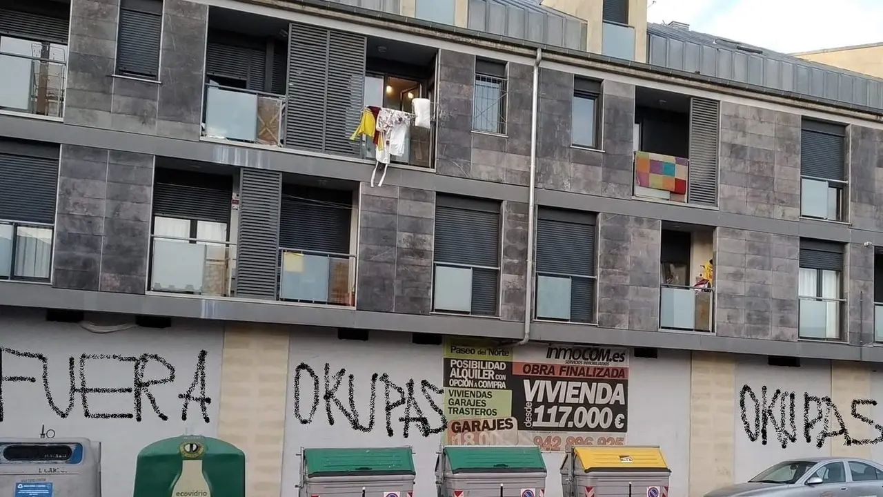 Edificio con okupas en Sierrapando