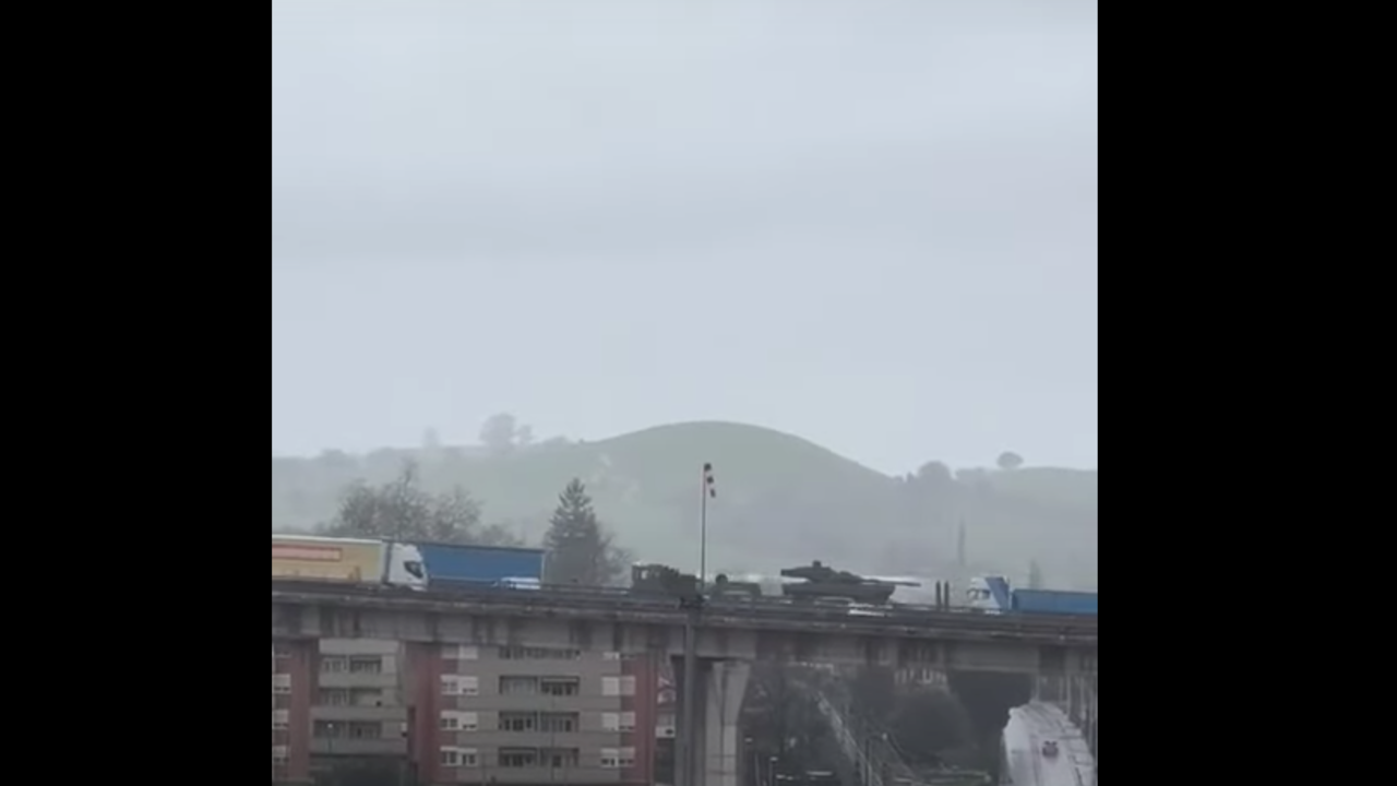 Tanque en la carretera
