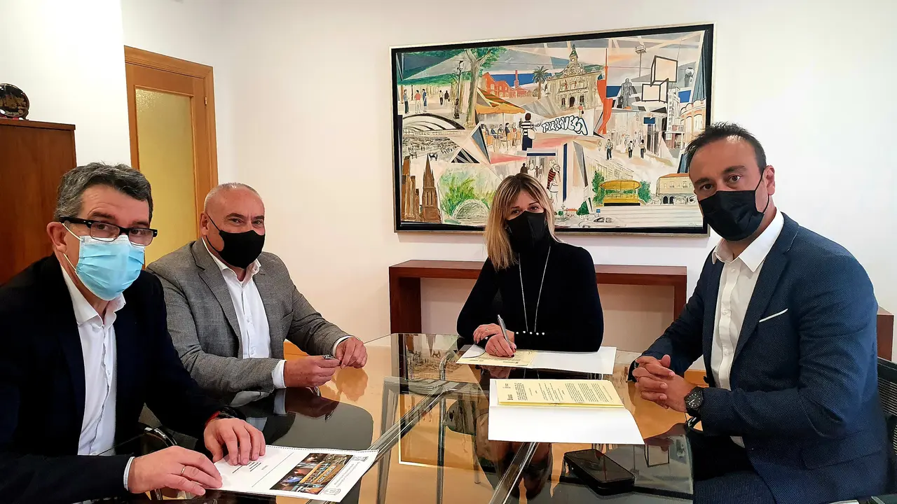 Torrelavega y Pi&eacute;lagos firman el convenio que regula la prestaci&oacute;n del servicio de bomberos