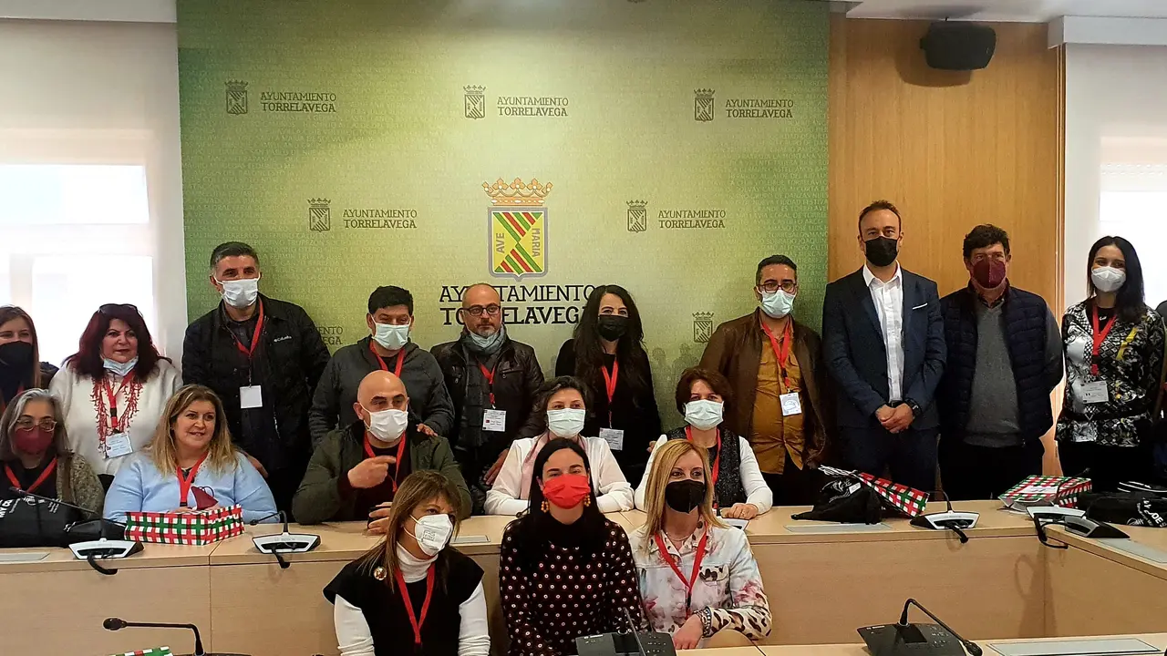 El Ayuntamiento recibe a participantes de un programa Erasmus+ invitados por el colegio La Paz