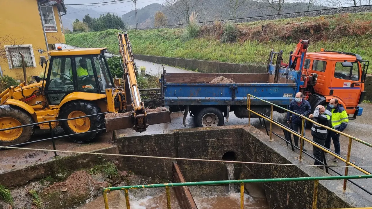 Urraca visita retirada sedimentos arroyos