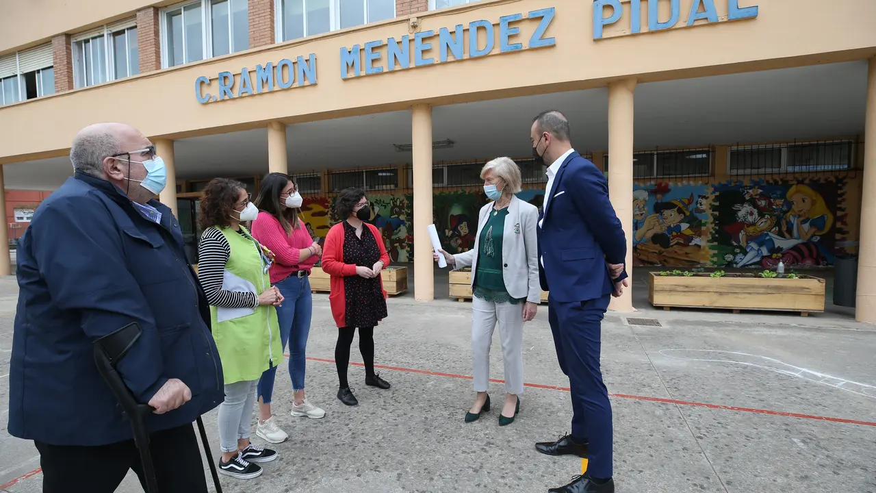 La Consejera De Educaci&oacute;n Y Formaci&oacute;n Profesional, Marina Lomb&oacute;, Visita El CEIP Ram&oacute;n Men&eacute;ndez Pidal