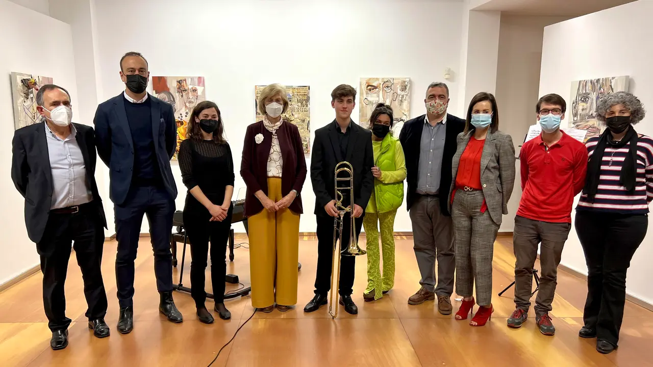 La consejera de Educaci&oacute;n y Formaci&oacute;n Profesional, Marina Lomb&oacute;, asiste al homenaje al alumno del Conservatorio de Torrelevega, Alexis Pelayo, ganador del Concurso Nacional de Tromb&oacute;n