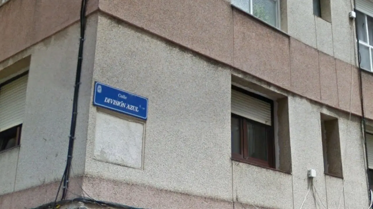 Placa de la Calle División Azul de Santander antes de su retirada | Foto- Google Maps