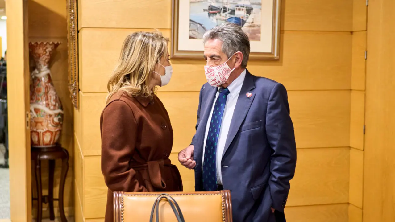 La ministra de Transportes, Raquel Sánchez, y el presidente de Cantabria, Miguel Ángel Revilla | Foto de archivo