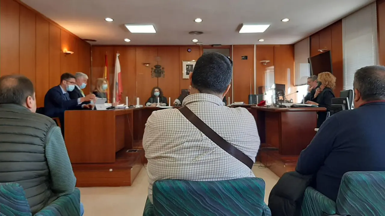 Juicio a los tres responsables de un club de alterne de Cicero por no dar de alta a trabajadoras