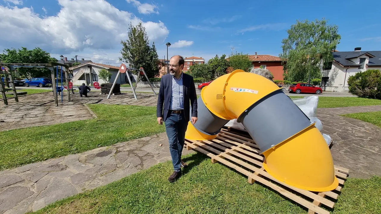 El concejal Jos&eacute; Luis Urraca en el parque Pe&ntilde;alara