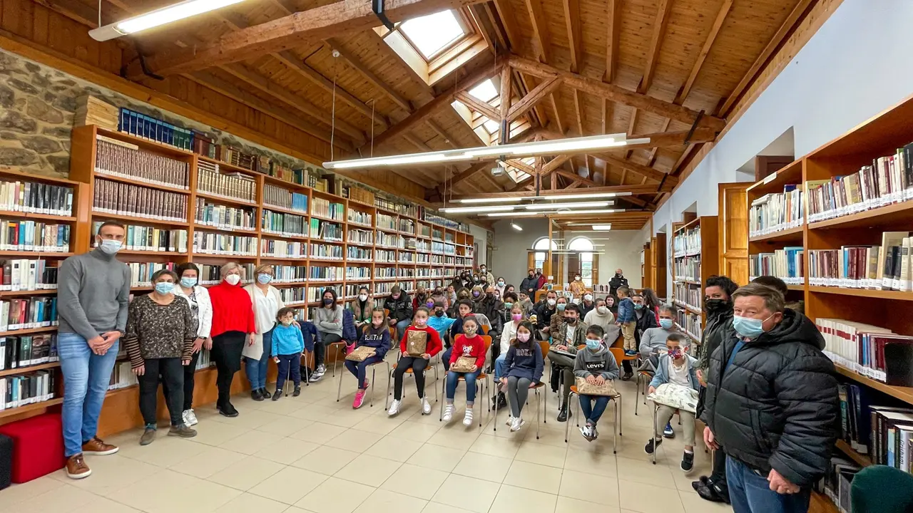 Entrega de premios del concurso escolar de redacci&oacute;n