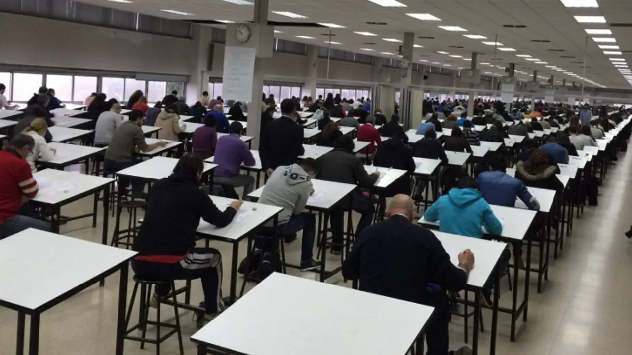 Los sindicatos quieren que se aclare cuanto antes la situación de los opositores docentes