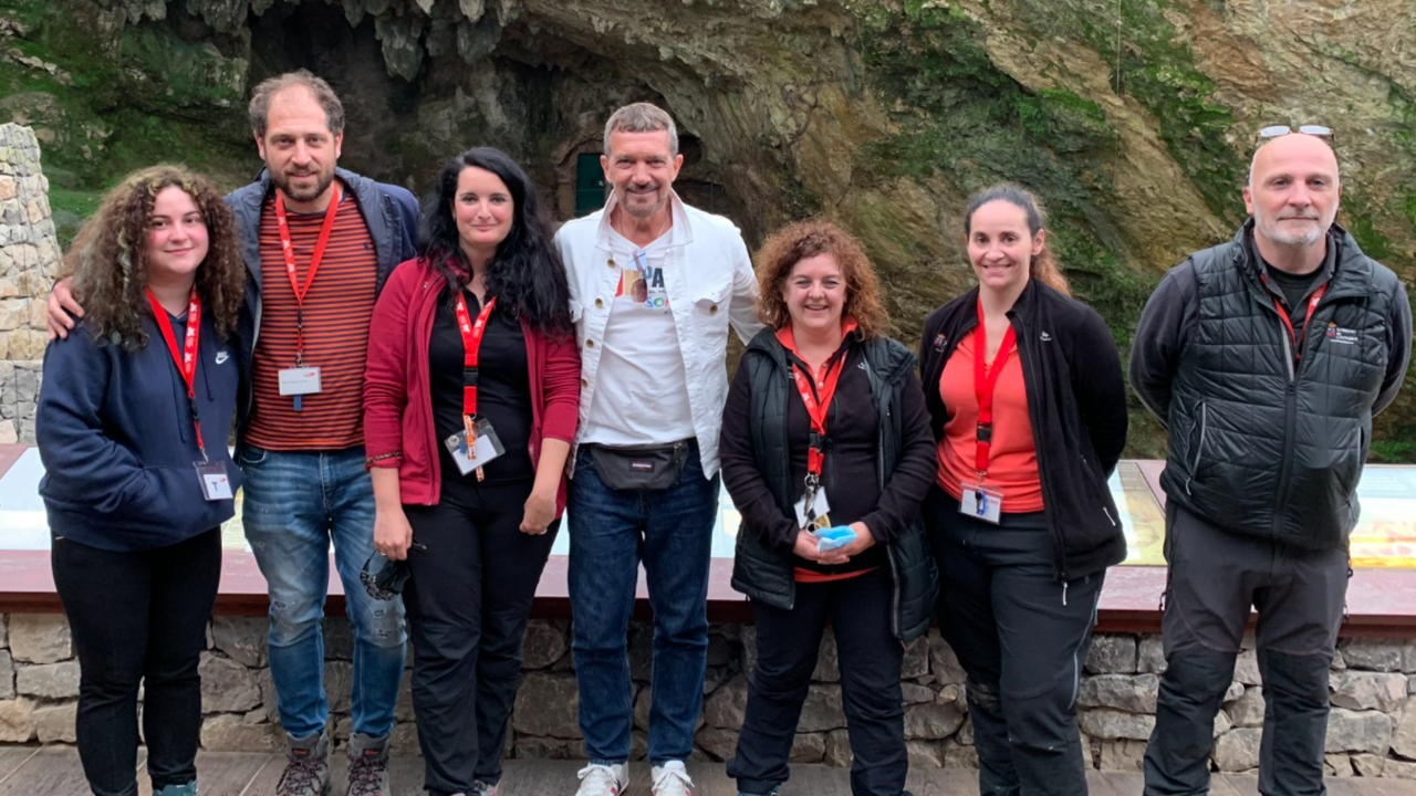 Antonio Banderas en las cuevas de Monte Castillo | Foto:@CuevasCant