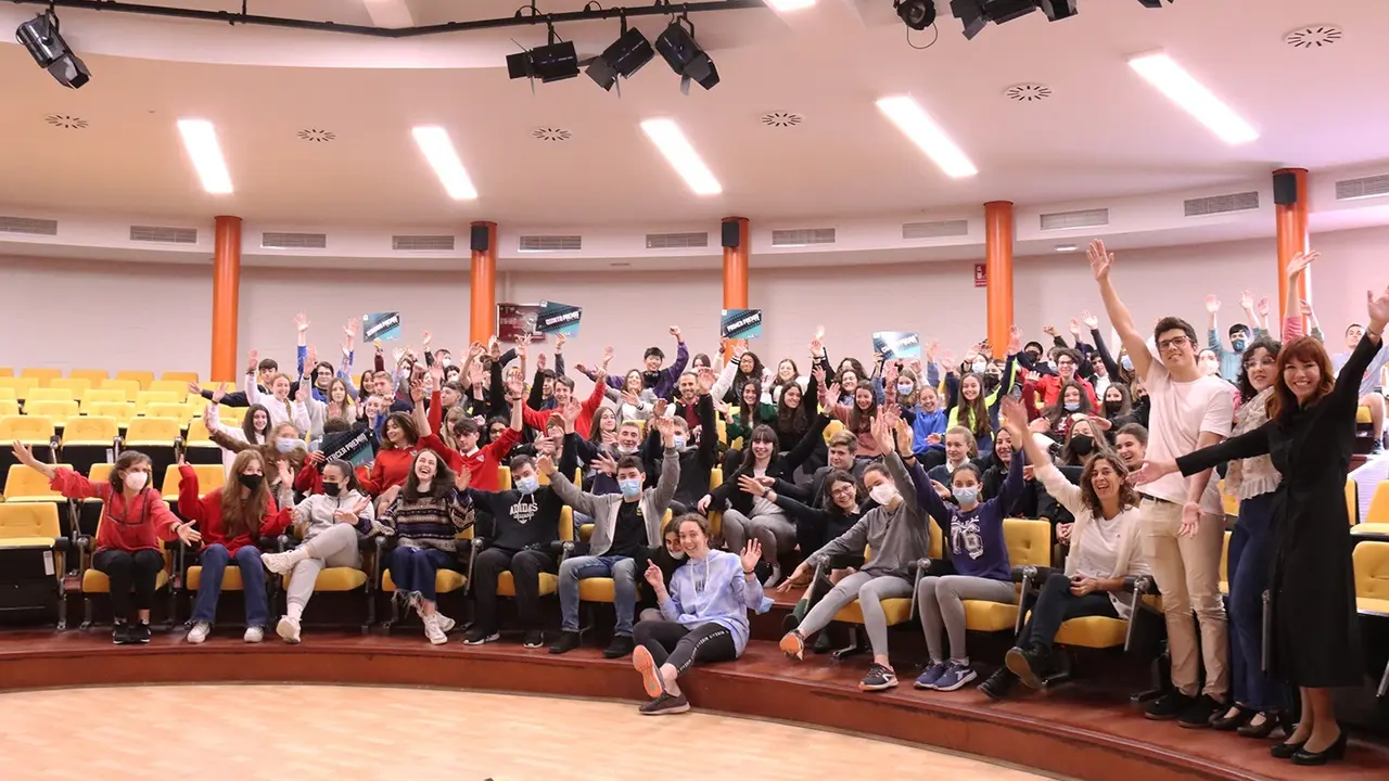 Alumnos e investigadores que han participado en el programa 'Ciencia con arte' de la Universidad de Cantabria