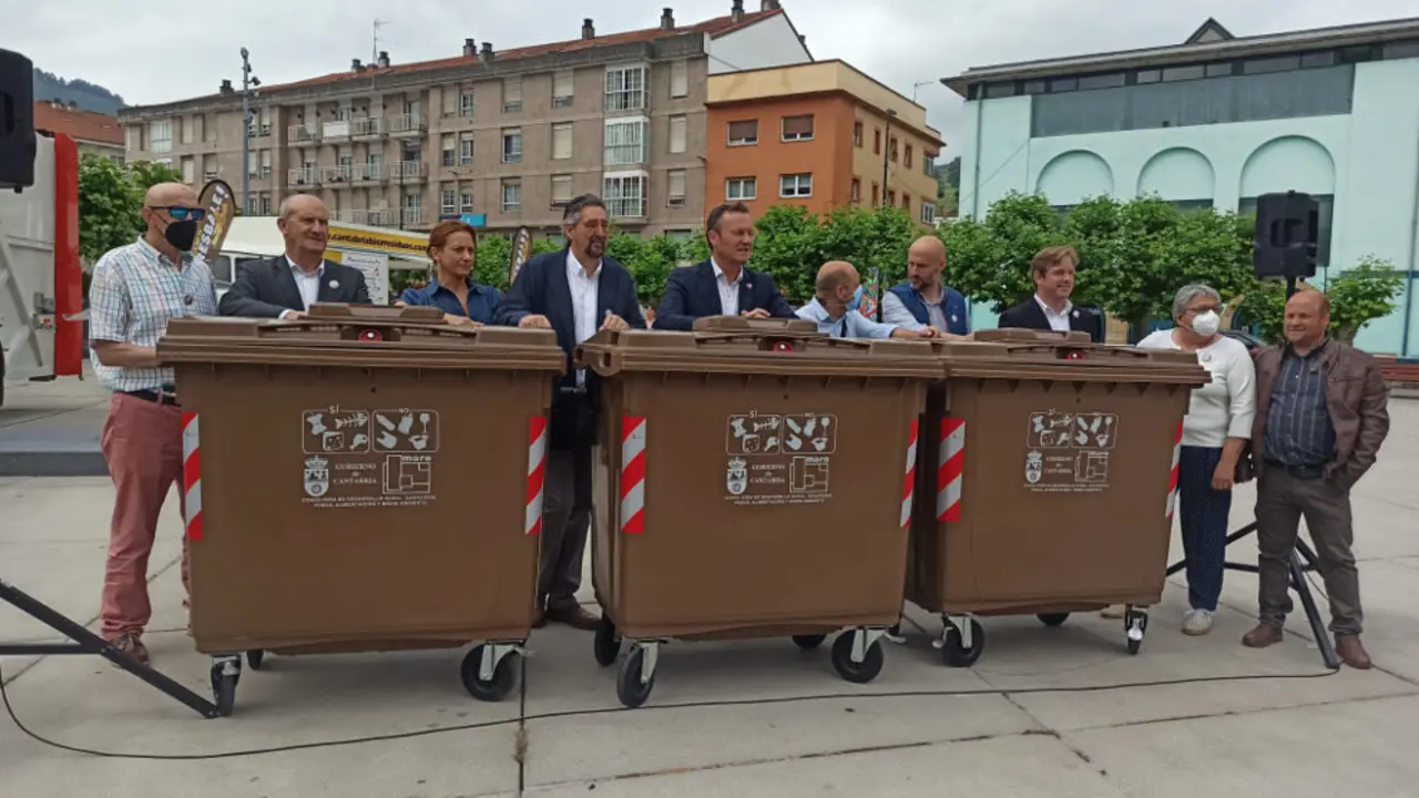 El consejero de Medio Ambiente, Guillermo Blanco, preside el acto de presentación de la implementación del quinto contenedor