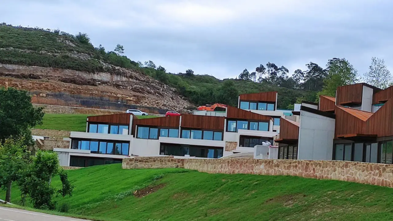 Viviendas en el monte de Udías | Foto- Arca