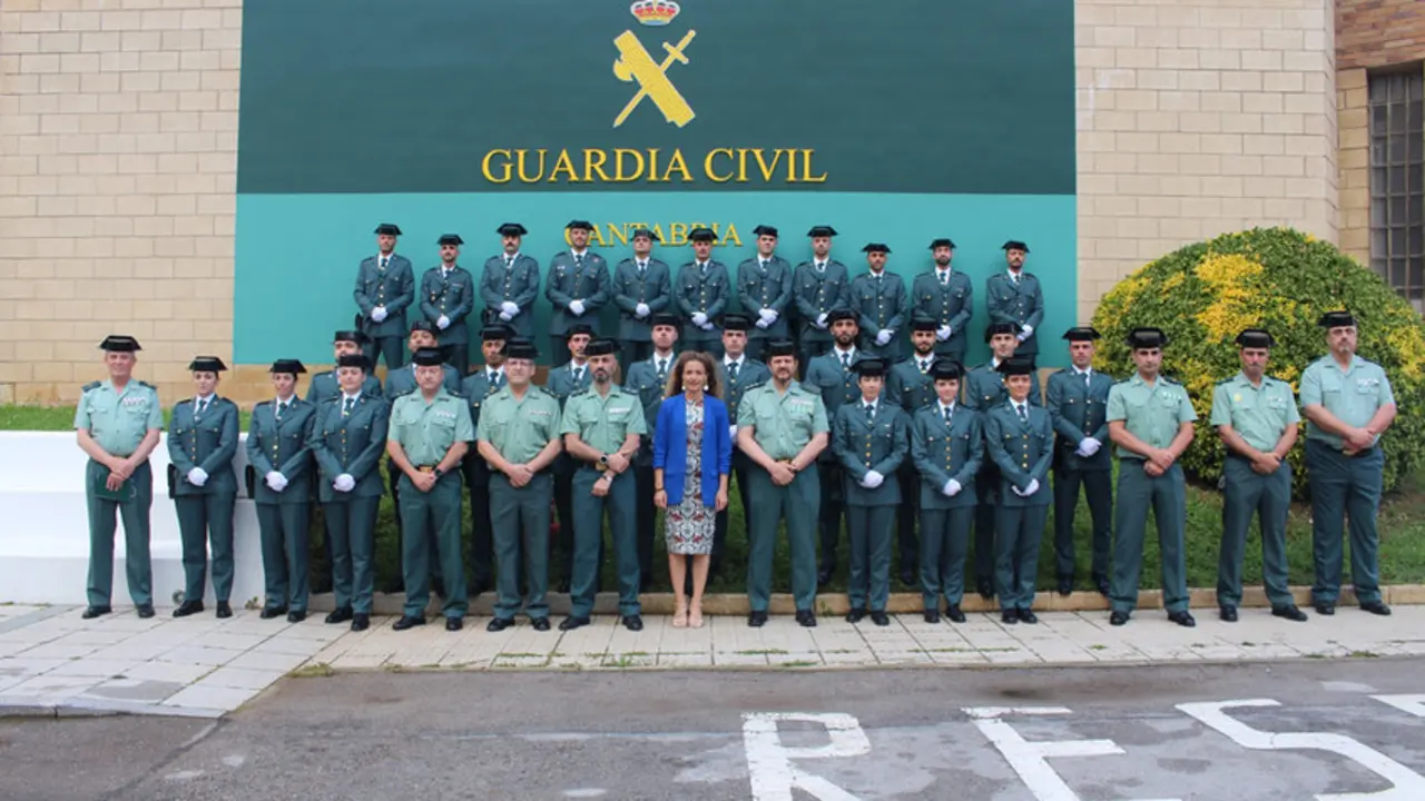 La delegada del Gobierno en Cantabria, Ainoa Quiñones, y el Coronel Jefe de la Guardia Civil, Antonio Jesús Orantos