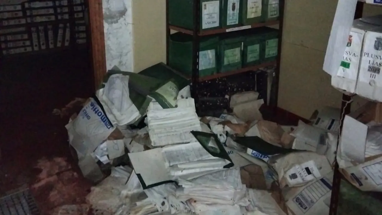 Estado del archivo municipal del Ayuntamiento de Santa María de Cayón