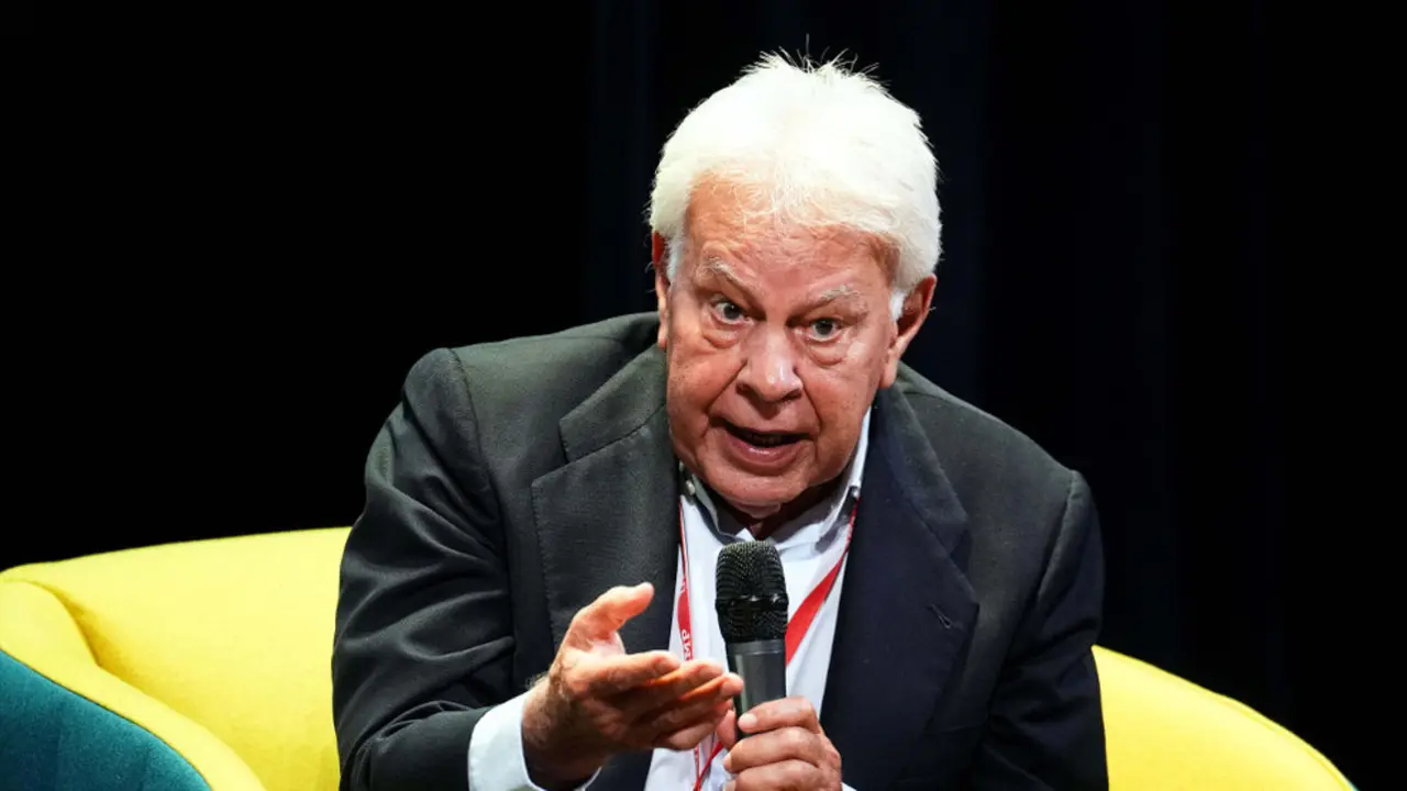 El expresidente del Gobierno de España, Felipe González, durante su intervención en la UIMP | Foto- Juan Manuel Serrano