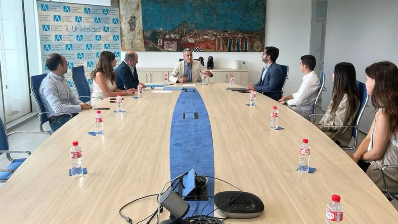 Reunión del consejero de Universidades, Pablo Zuloaga, y el rectorado de la Universidad Europea del Atlántico
