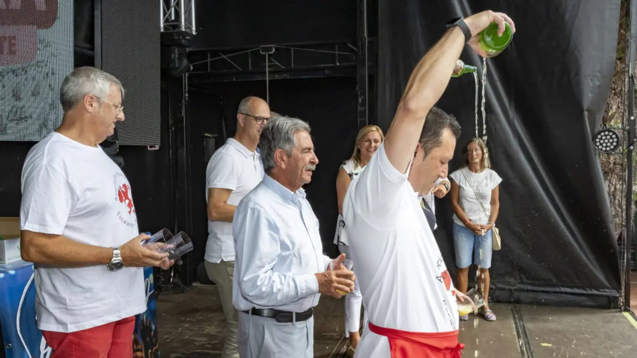 El presidente de Cantabria, Miguel Ángel Revilla, asiste a la celebración del XXI Día de la Sidra de Escalante