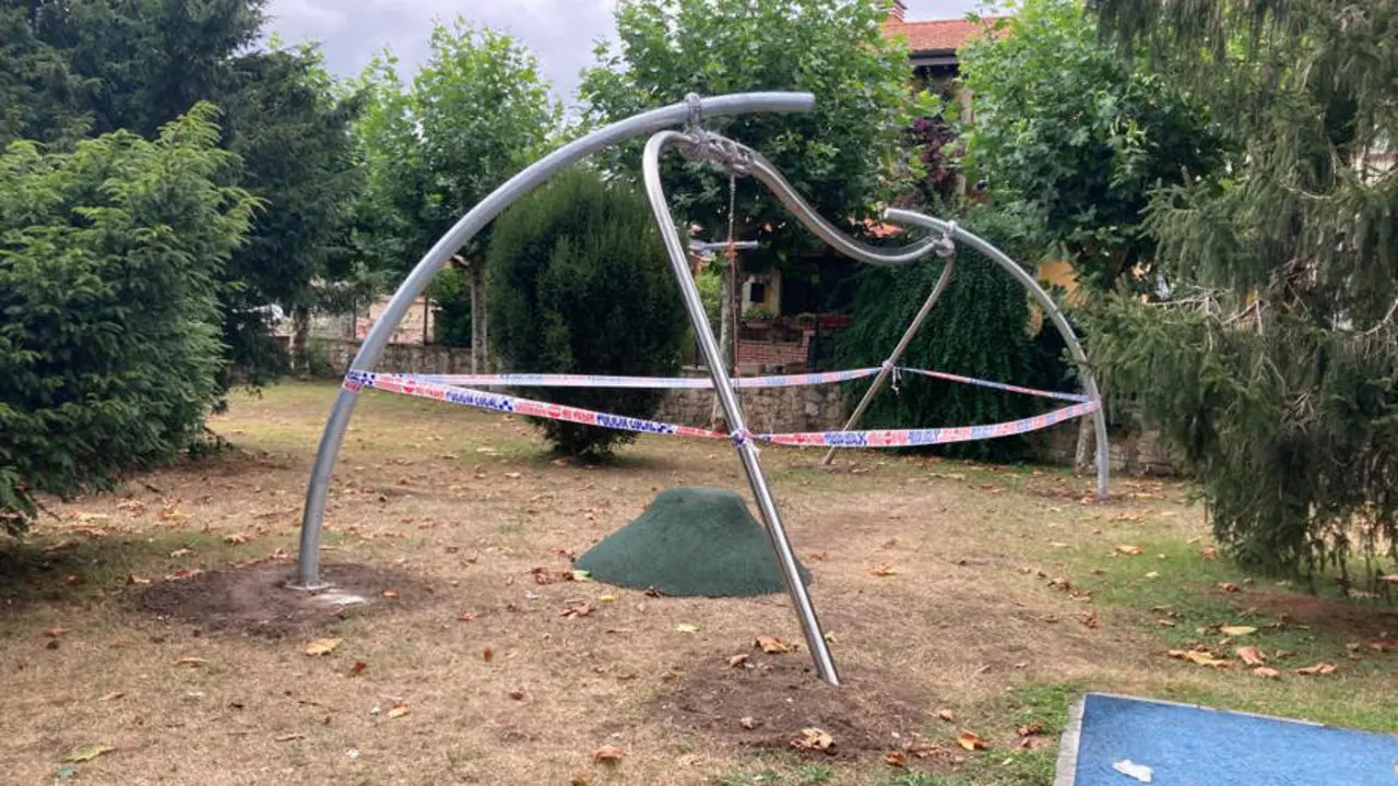 Tirolina precintada por la policía local de Santa María de Cayón | Foto- edc