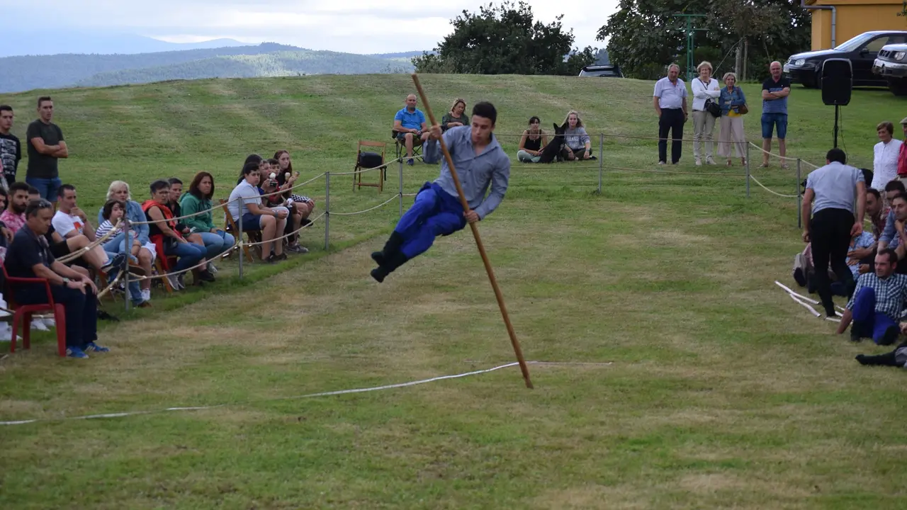 Ediciones anteriores del concurso de salto pasiego de Pi&eacute;lagos