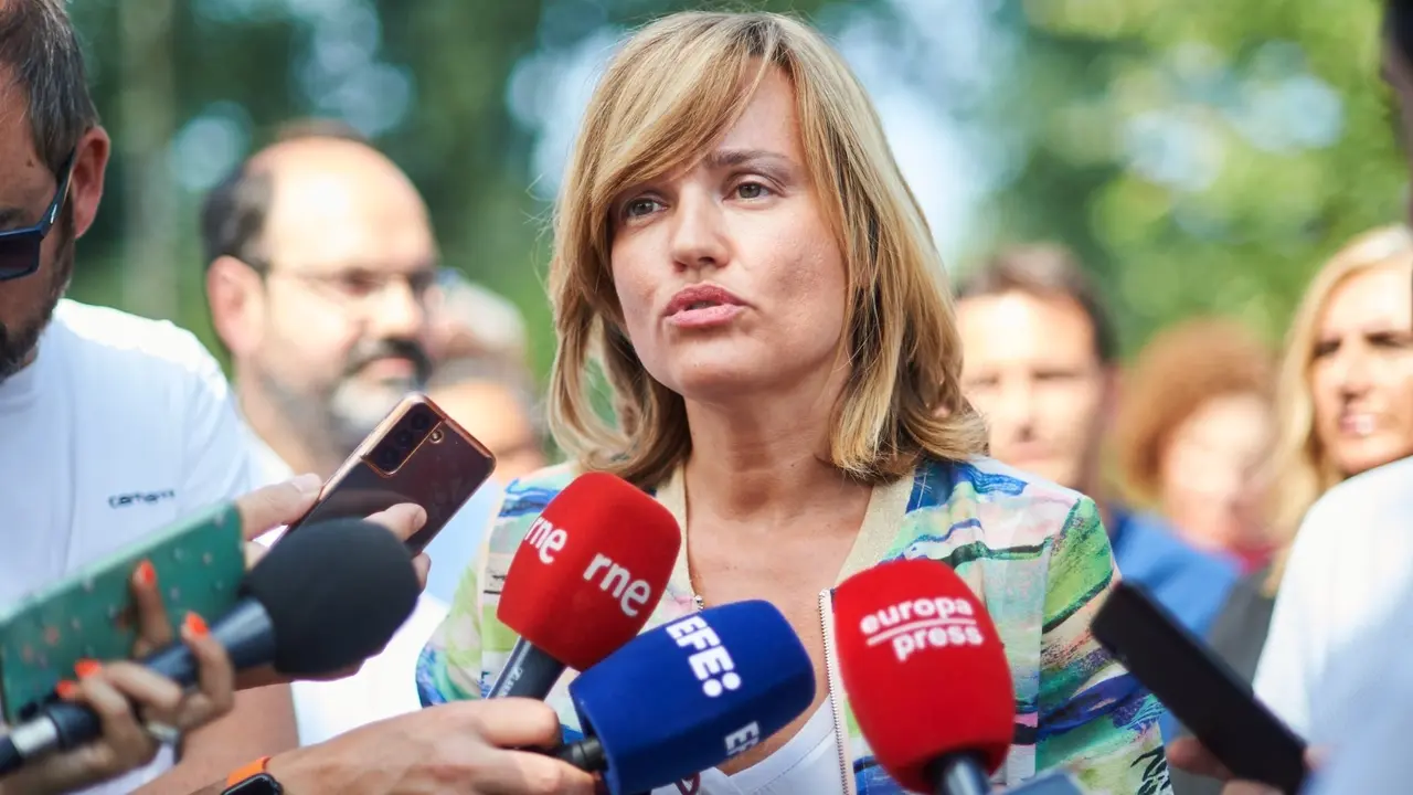 La ministra de Educaci&oacute;n y FP y portavoz de la Comisi&oacute;n Ejecutiva Federal del PSOE, Pilar Alegr&iacute;a, en Torrelavega