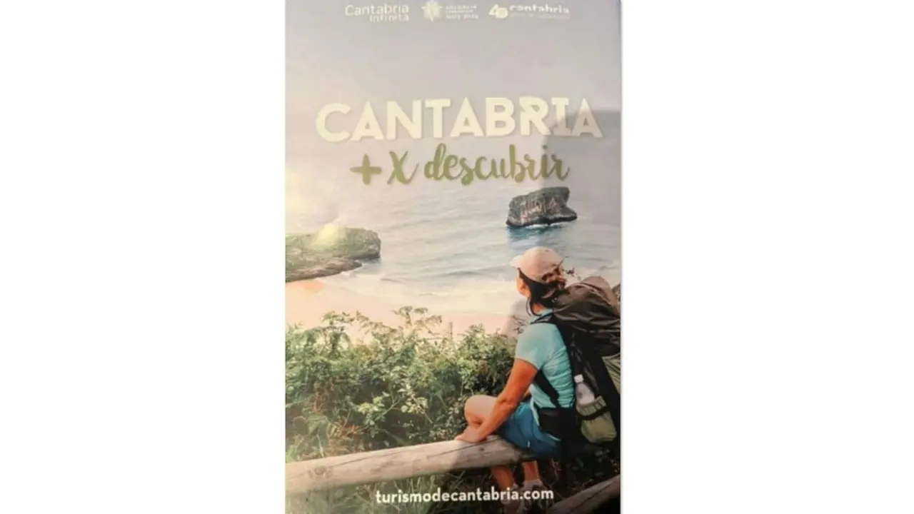 El cartel donde el Gobierno confunde una playa asturiana con una cántabra