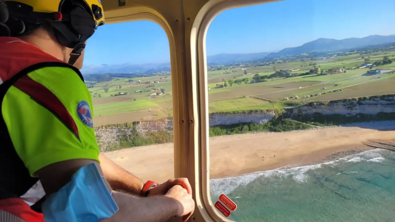 Rescate de una de las personas ne peligro durante este verano