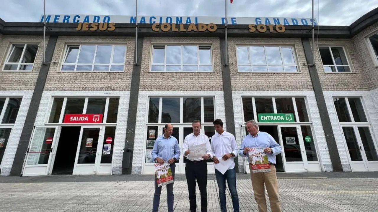 El consejero de Ganader&iacute;a, Guillermo Blanco; el concejal de Ferias de Torrelavega, Nacho Gonz&aacute;lez; el gerente de AFCA, Fernando Ruiz; y el director del MNG, Isaac Bolado, presentan el concurso de ganado fris&oacute;n