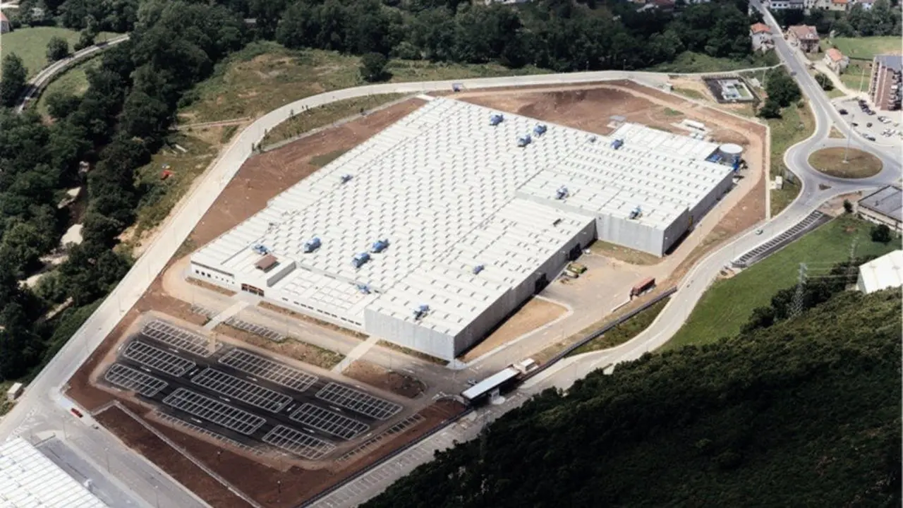 Fábrica de Altadis en el polígono El Bosque de Entrambasaguas