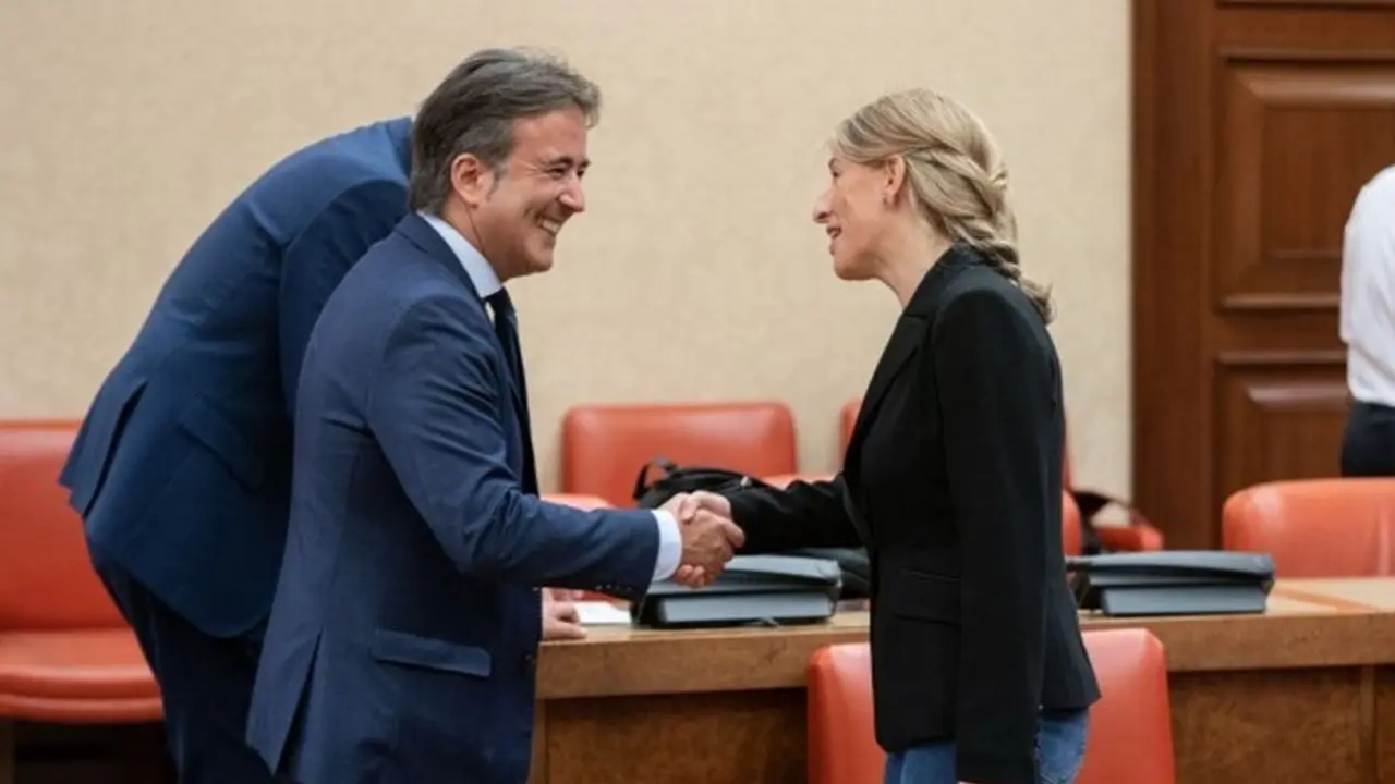 El diputado del PP por Cantabria Diego Movellán y la ministra Yolanda Díaz