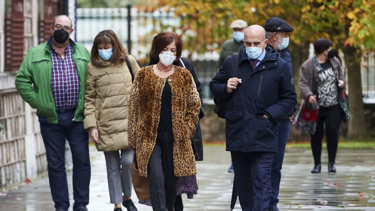 La exalcaldesa de Santoña Puerto Gallego a su llegada acompañada de su abogado a un juicio por prevaricación administrativa | Foto de archivo